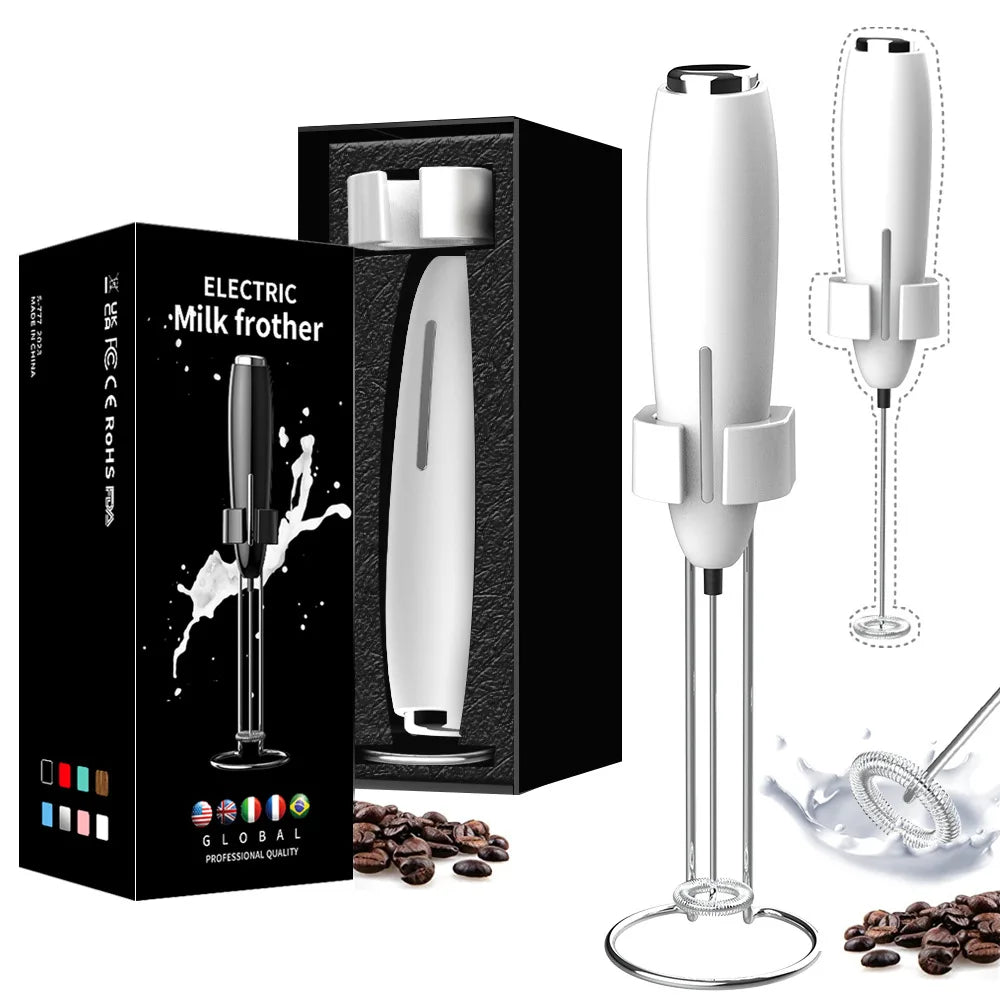 Witte elektrische melkopschuimer met standaard en RVS garde – ideaal voor cappuccino, latte, chocolademelk en perfect schuim thuis.