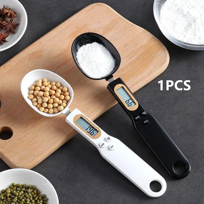 Digitale lepelweegschaal van DHProducts in wit en zwart – weegt poeder en bonen nauwkeurig tot op 0,1 gram. Ideaal voor koken & bakken.