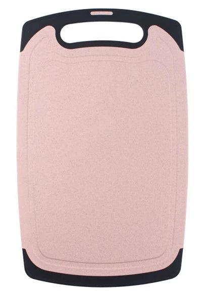 Roze kunststof snijplank van DHProducts met zwarte antislip-randen en geïntegreerd handvat, afgebeeld op een witte achtergrond.