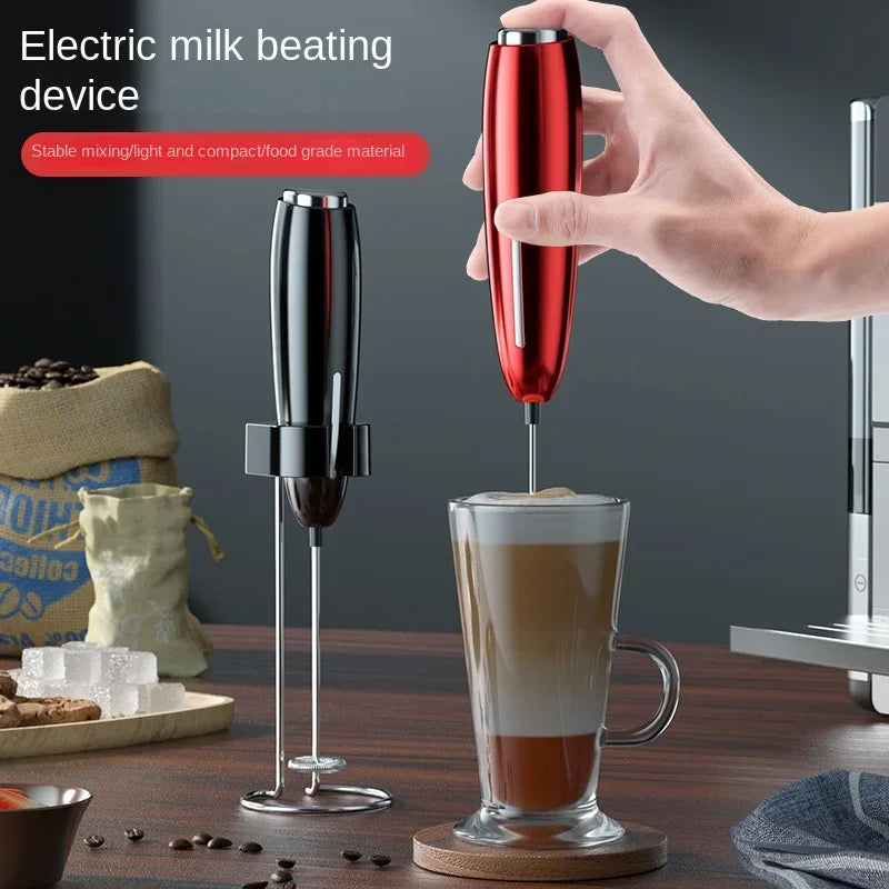 Elektrische melkopschuimer voor latte en cappuccino – compact, voedselveilig en krachtig voor snel romig melkschuim.