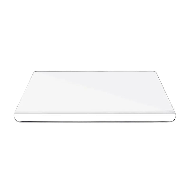 Transparante acrylic snijplank van DHProducts met afgeronde hoeken, modern minimalistisch design, afgebeeld op een witte achtergrond.