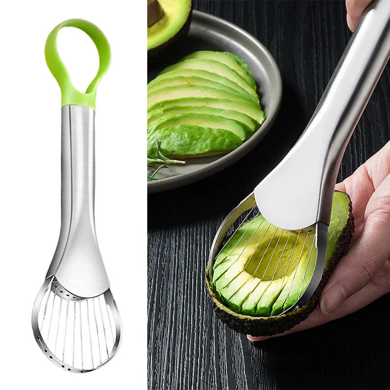 Roestvrijstalen avocadosnijder met ergonomisch handvat voor perfect gesneden avocado in één beweging.
