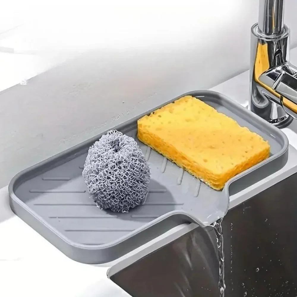 Keuken spons- en zeepbakje met waterafvoer, gootsteen organizer voor hygiënische opslag van sponsjes en schuursponsjes, voorkomt stilstaand water en schimmelvorming.”
