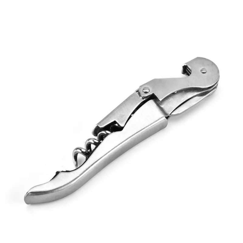 Compacte roestvrijstalen kurkentrekker met dubbele hevel – stijlvol, inklapbaar en perfect voor snel en moeiteloos openen van wijnflessen.