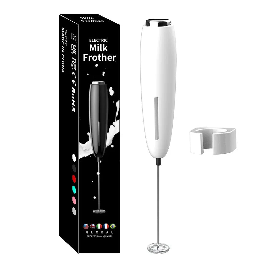 Witte elektrische melkopschuimer met RVS garde en houder – ideaal voor cappuccino, latte en chocolademelk. Compact, stijlvol en krachtig.