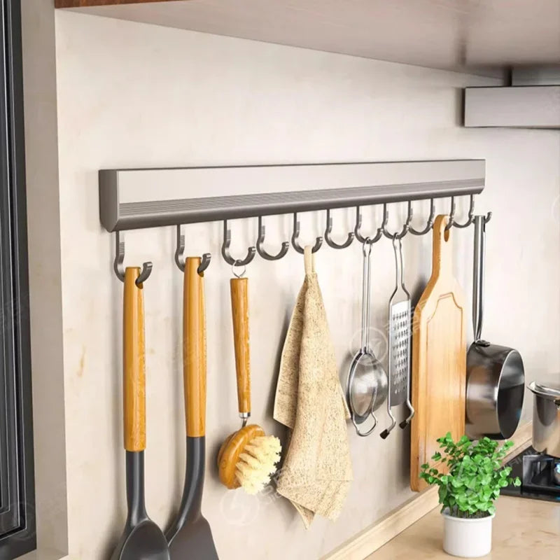DH haakrek met metalen rail en 10 haken – duurzaam en functioneel keukenaccessoire voor dagelijks gebruik.