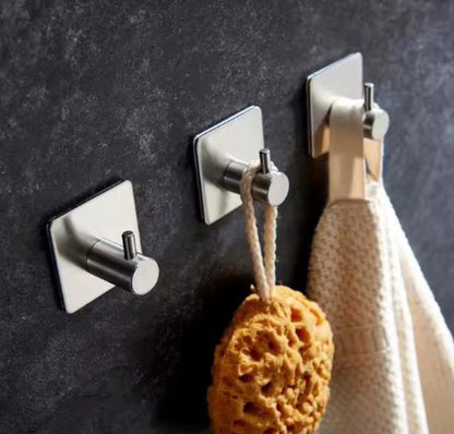 Zelfklevende roestvrijstalen haken voor badkamer en keuken – stevige en stijlvolle
“Set van roestvrijstalen wandhaken voor badkamer en keuken, minimalistisch ontwerp, ideaal voor het ophangen van handdoeken, sponzen en andere accessoires, zelfklevend zonder boren.”