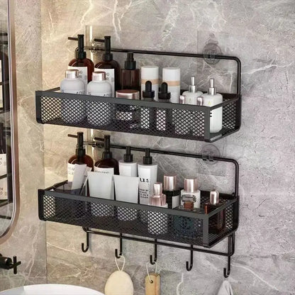 Zwarte wandrek met diepe planken, ideaal voor het opbergen van kruiden, flessen en keukenaccessoires – ruimtebesparend design.